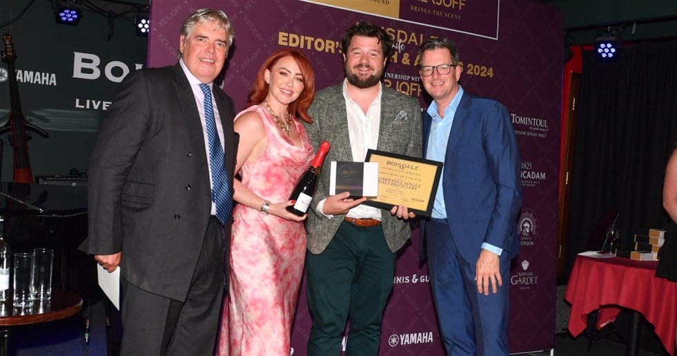Damian_Riley-Smith,_Natasha_Hamilton,_Iain_Forteath_Tomintoul_Whisky_Producer_of_the_Year_&_William_Sitwell_(3)